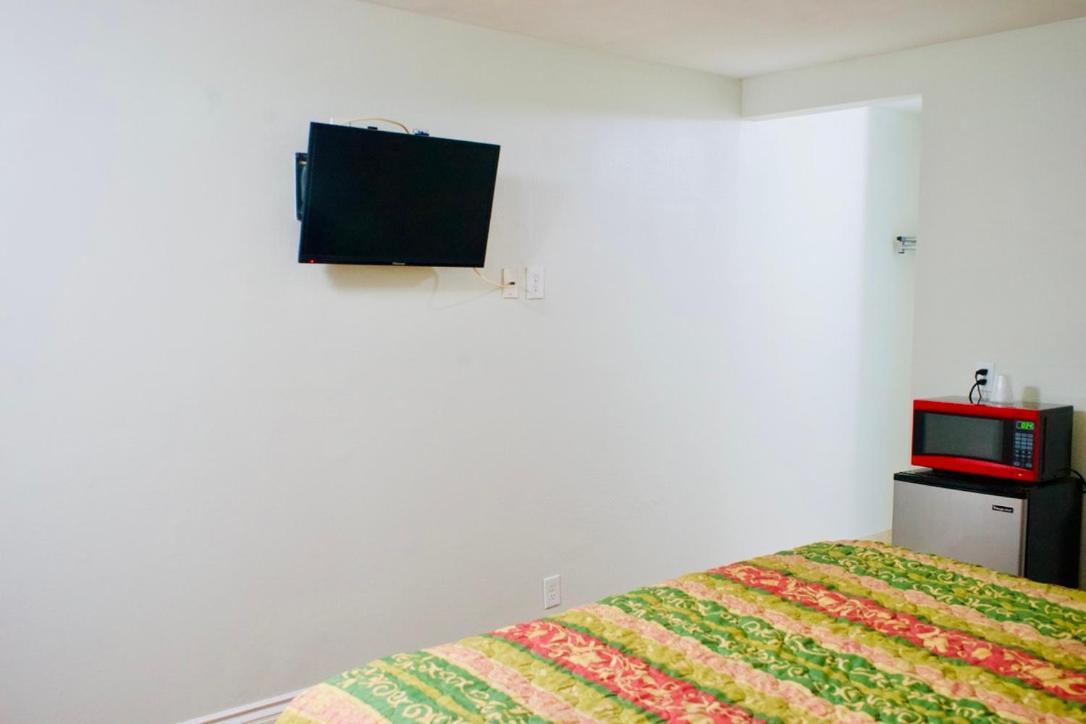 Red Carpet Motel By Ontario Exterior photo