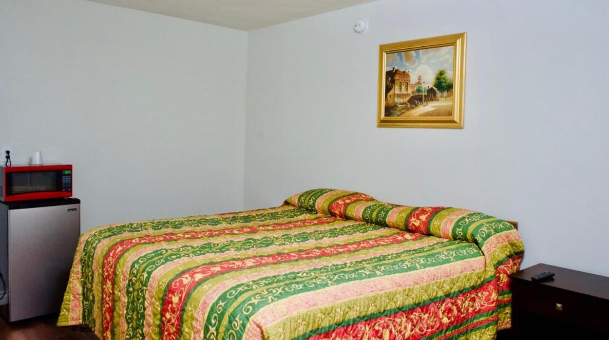 Red Carpet Motel By Ontario Exterior photo